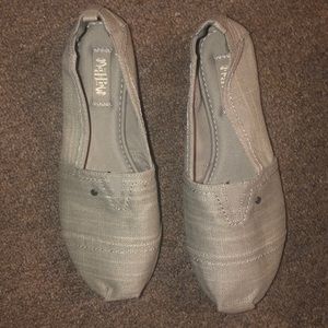 COPY - Nwot Matalic green mad love brand flats size8